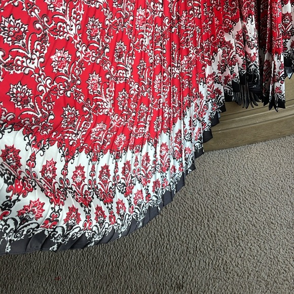 Alice + Olivia 🔥Mertie Maxi Dress in Allure Medallion - Picture 7 of 10